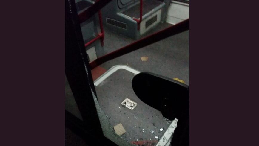Roma, ancora sassi contro bus Atac nel deposito accanto al campo rom