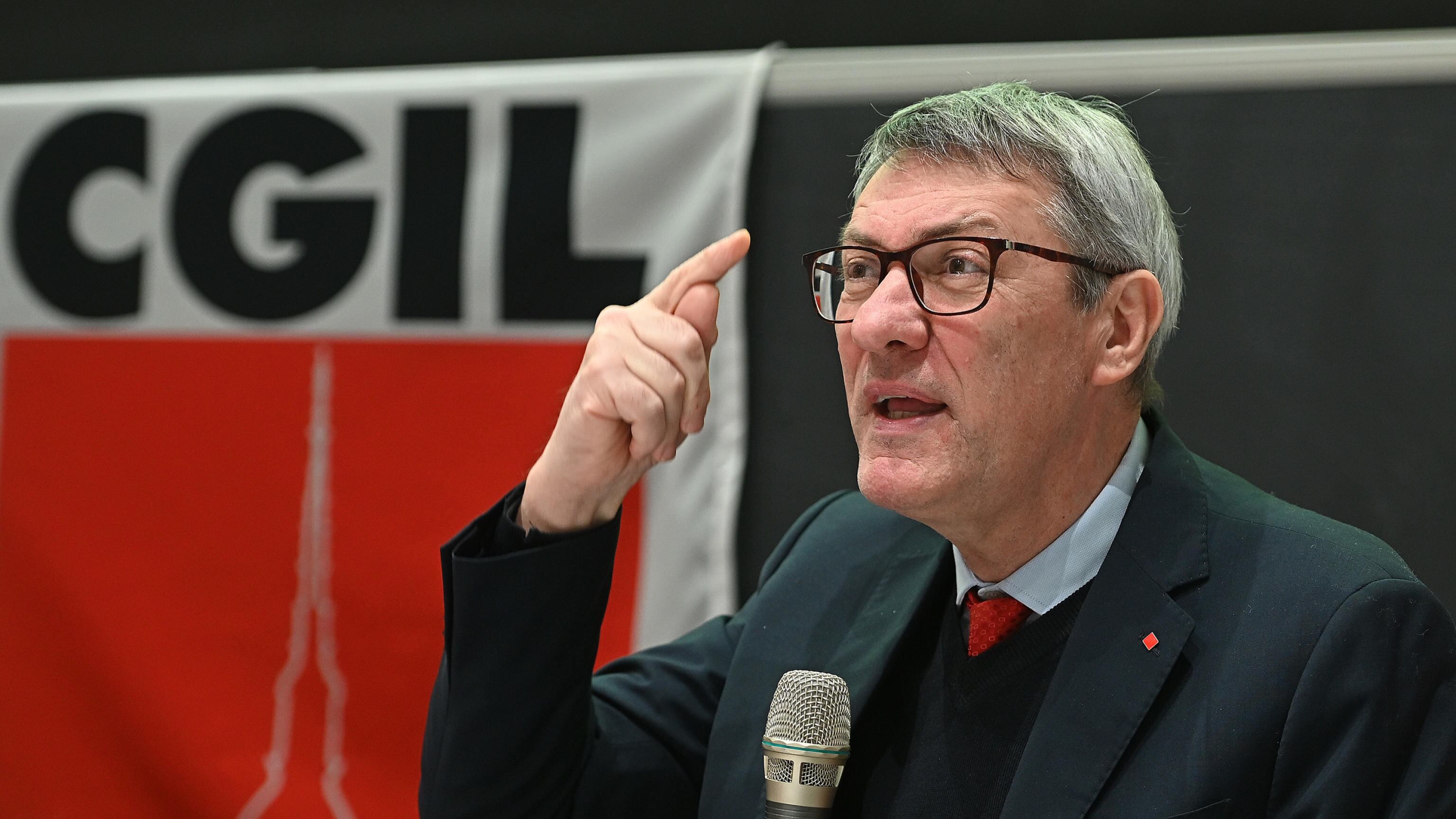 "Dobbiamo ribellarci". Landini lancia la manifestazione preventiva contro il governo
