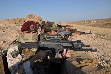 Così i parà addestrano i curdi a Erbil 17