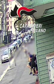 Scooter rubati, botte, furti: così derubavano i ragazzini davanti ai locali di Milano 3