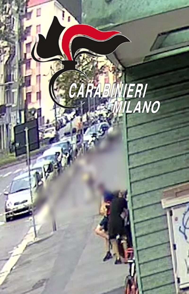 Scooter rubati, botte, furti: così derubavano i ragazzini davanti ai locali di Milano 3