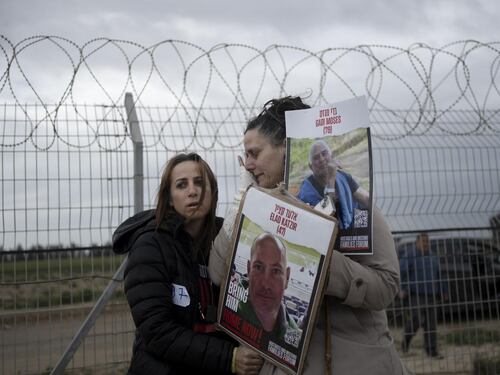 L'Idf recupera un ostaggio morto L'ira dei familiari: "Poteva salvarsi"