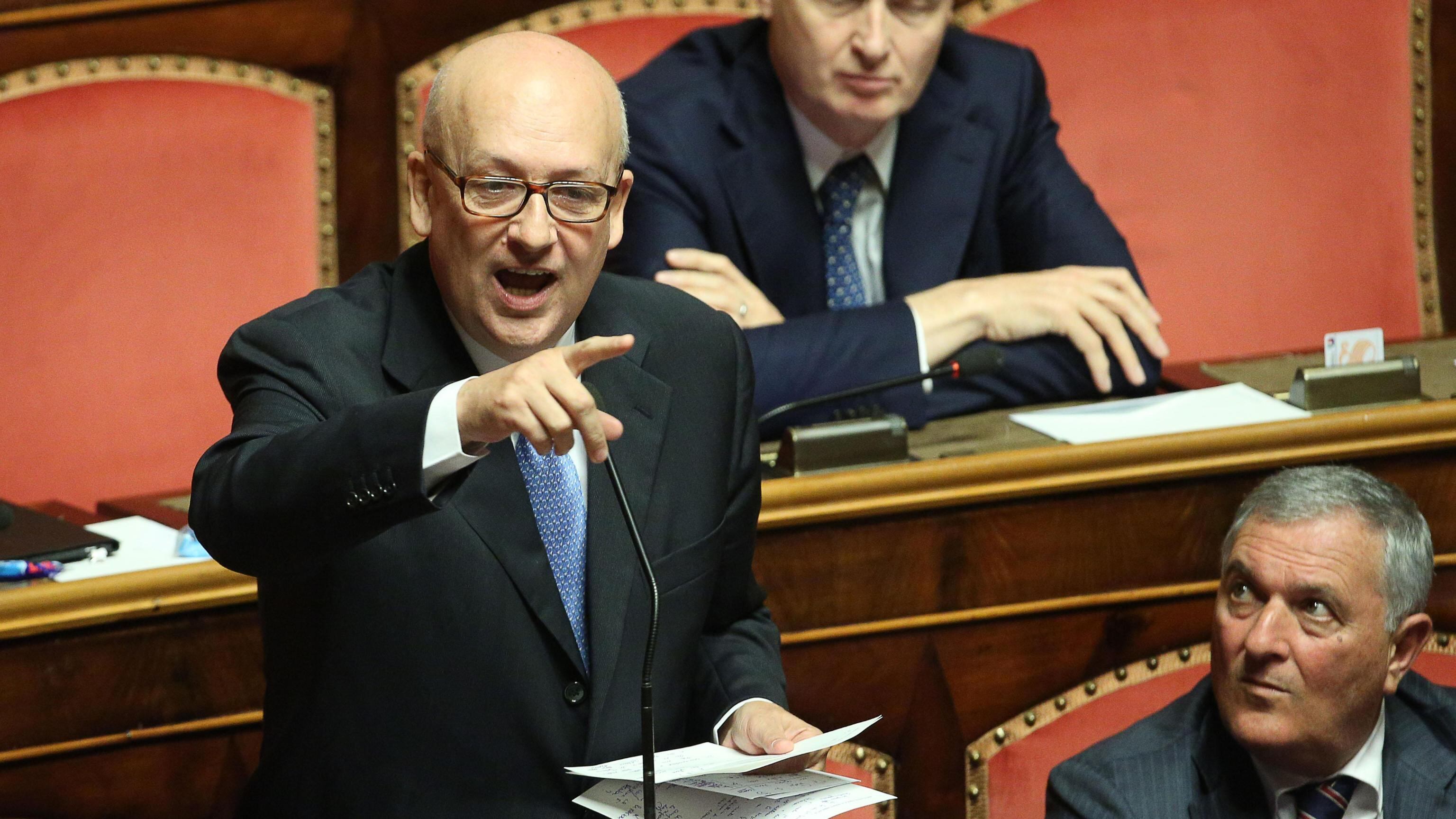 L'affondo dei falchi: "Diamo sostegno solo al nostro leader"