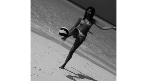 Le foto sexy di Valentina Allegri: "Partenza per Barcellona" 3