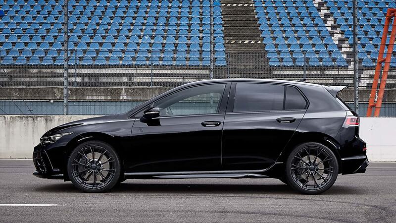 Volkswagen Golf R 2024, guarda tutte le foto 16