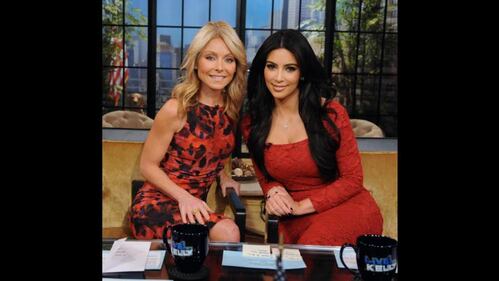 Anche Kim Kardashian senza slip in passerella 25