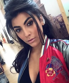 Giulia Salemi hot, nuda sotto l'asciugamano 9