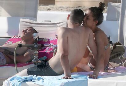 Mattia Destro e Ludovica Caramis: esplode la passione a Mykonos 5