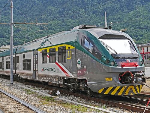Trenord nell'occhio del ciclone: caos e attese fino a 40 minuti