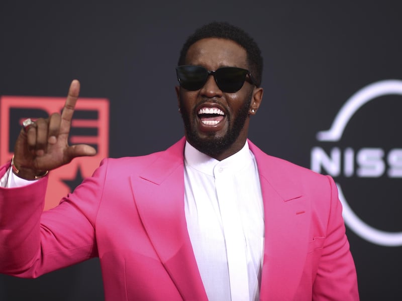 Diddy ricoverato d’urgenza in ospedale per una ferita alla testa: cosa è successo in carcere