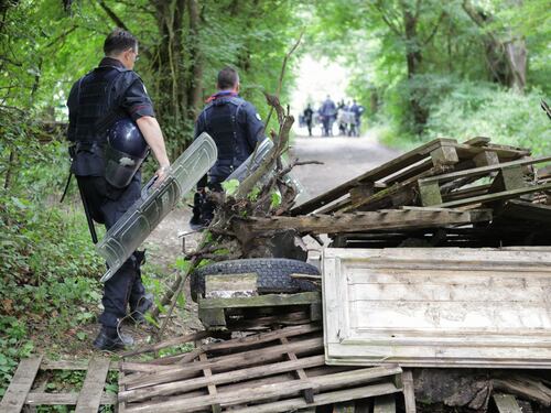 Torna la violenza No Tav: vicequestore ferito al petto da una pietra