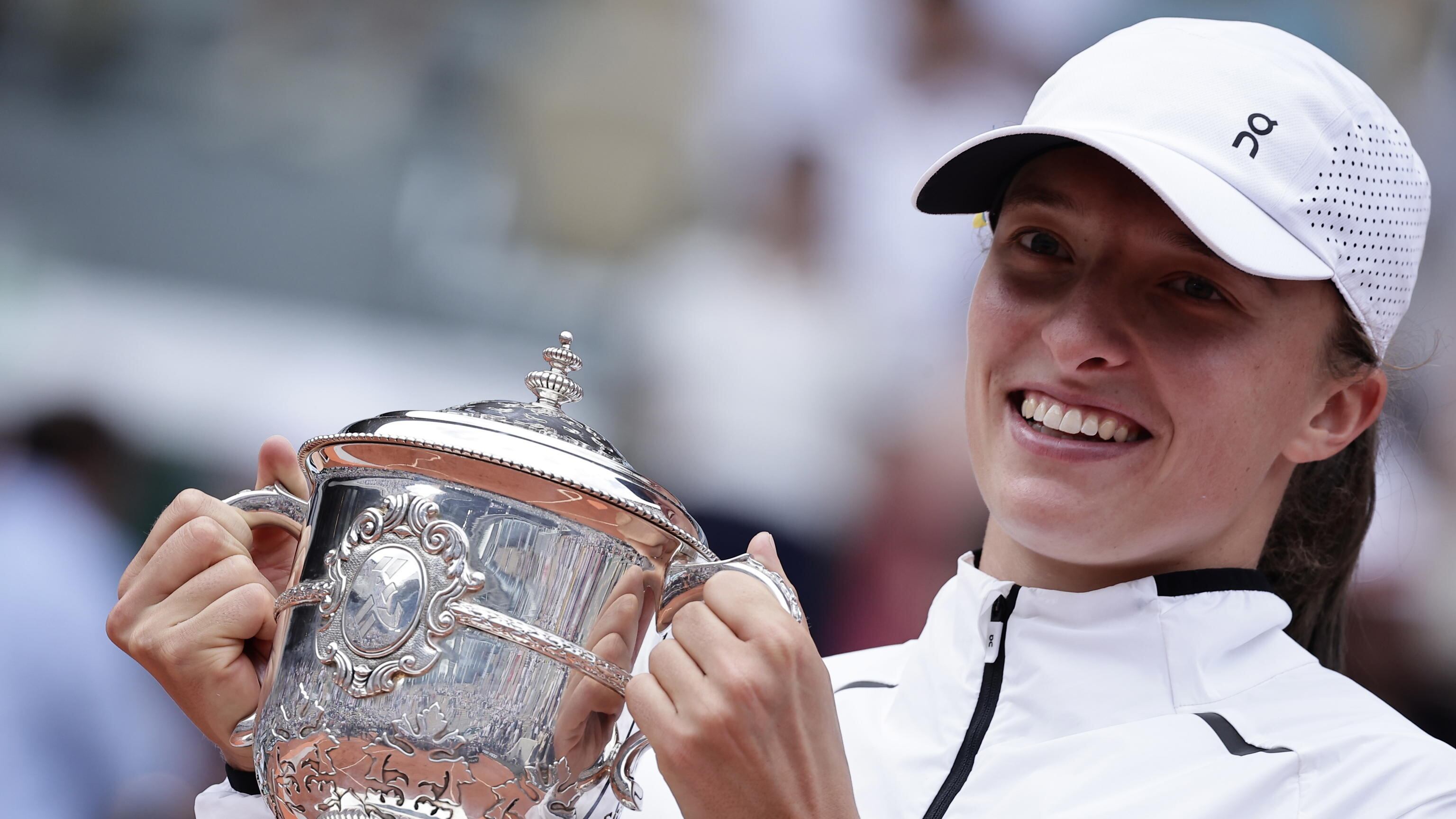 Roland Garros, Swiatek ancora regina a Parigi: sconfitta Muchova in 3 set