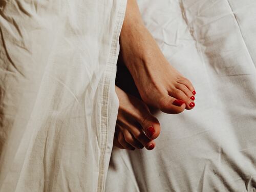 Over 60, come realizzare una pedicure perfetta a prova di sandali