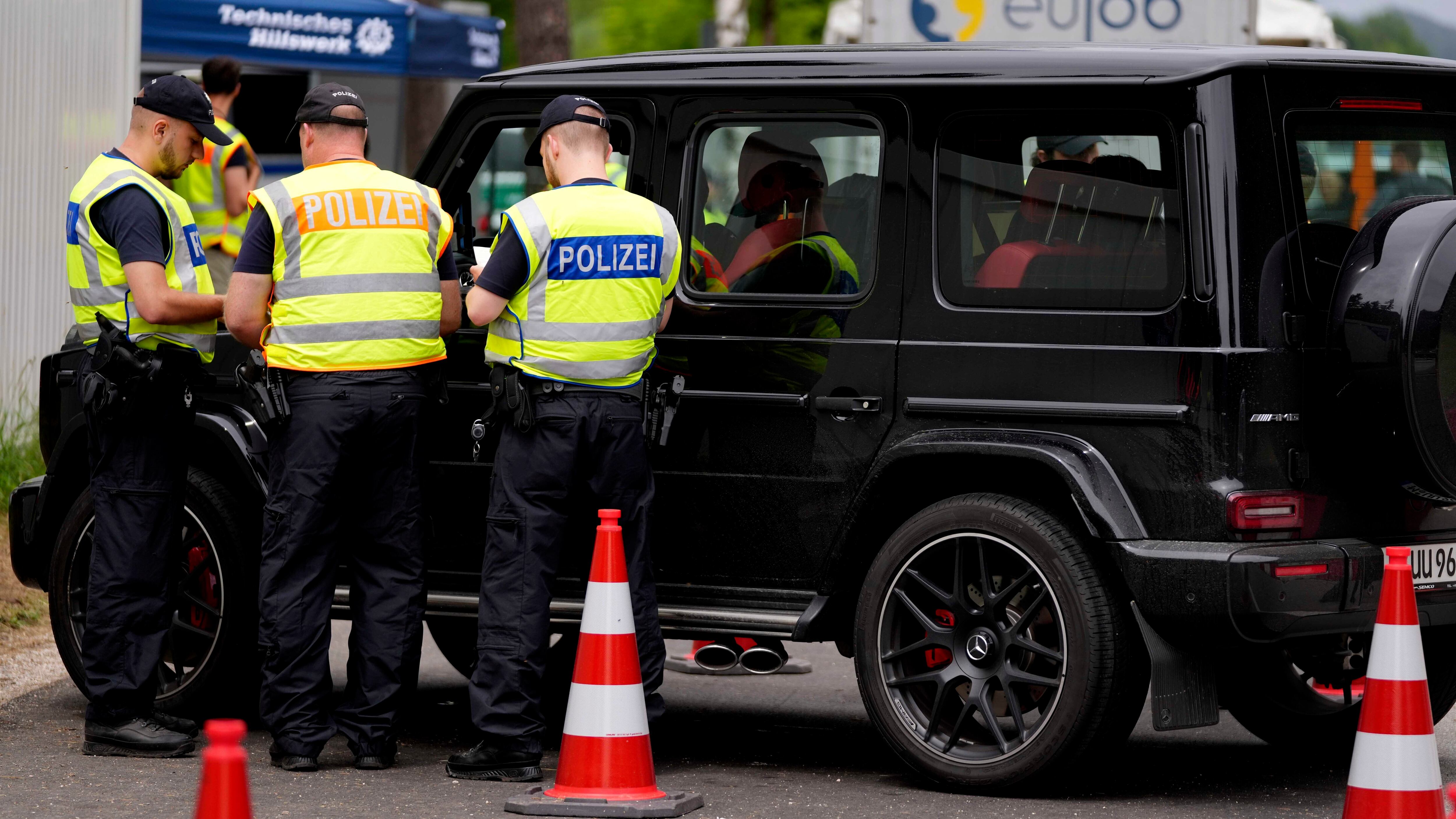 "Voleva uccidere i soldati con due machete". Arrestato un presunto islamista in Germania