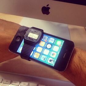 Apple lancia l'iWatch: la parodia corre sul web 10