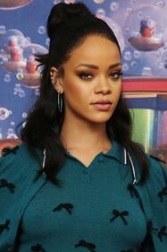 Rihanna, top trasparente su Instagram 14