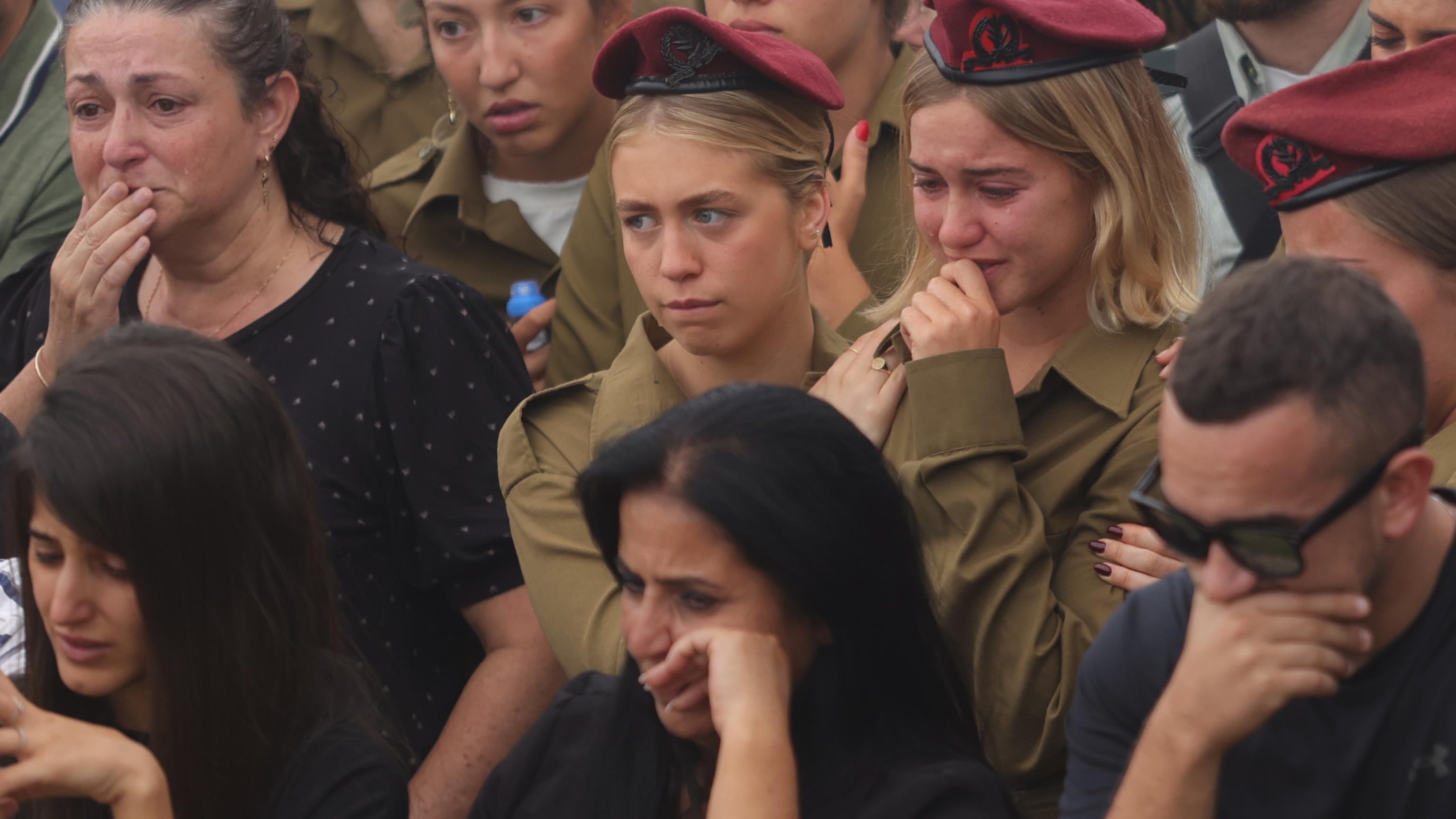 Gli stupri, le pallottole in testa e i corpi fatti a pezzi: così hanno massacrato le israeliane