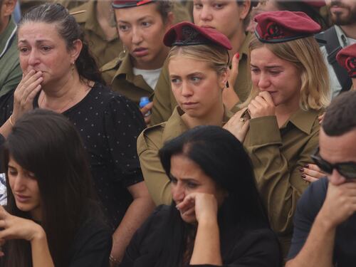 Gli stupri, le pallottole in testa e i corpi fatti a pezzi: così hanno massacrato le israeliane