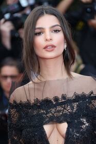 Emily Ratajkowski, hot con l'asciugamano 15