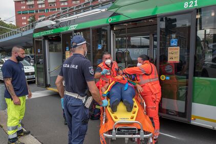 Incidente di un bus a Milano: 21 feriti in via Scarampo 4