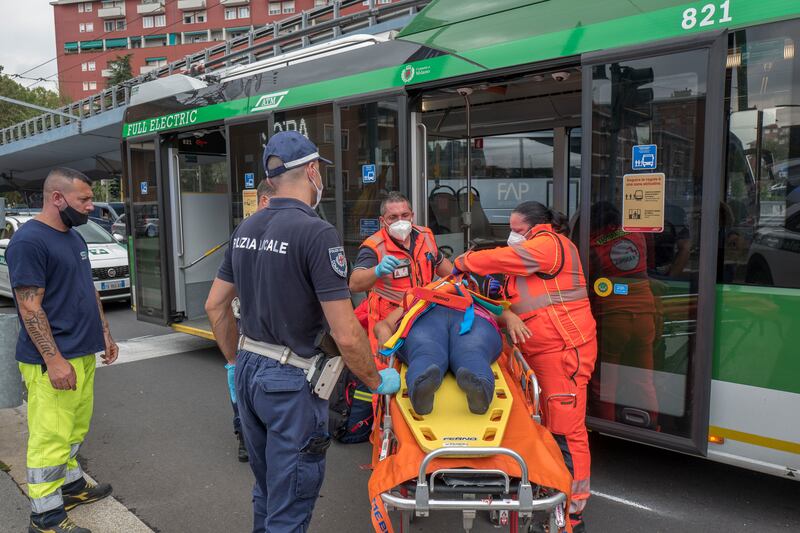 Incidente di un bus a Milano: 21 feriti in via Scarampo 4