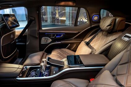 Mercedes-Maybach EQS SUV: guarda la gallery 30