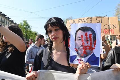 Le manifestazioni di antagonisti e studenti in tutta Italia 10