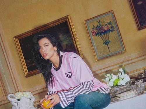 Dua Lipa tifa Palermo? Cosa c'è dietro lo scatto che fa impazzire i tifosi