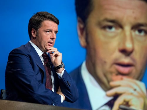 Renzi respinge le accuse: "Pagavo sempre io al ristorante"