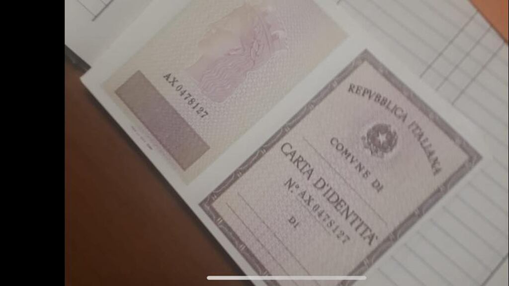 Bari, sequestrate carte d'identità rubate: denunciati due albanesi