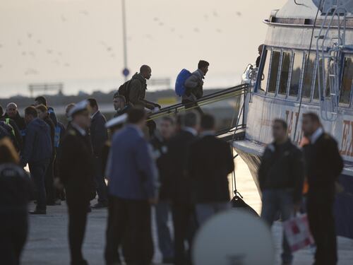 Grecia, le prime espulsioni di immigrati in Turchia