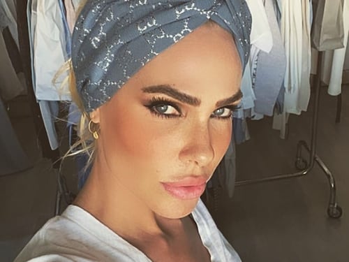 "Sembri Marilyn Manson", "Ti stai plastificando", Ilary Blasi nel mirino del web per il selfie social