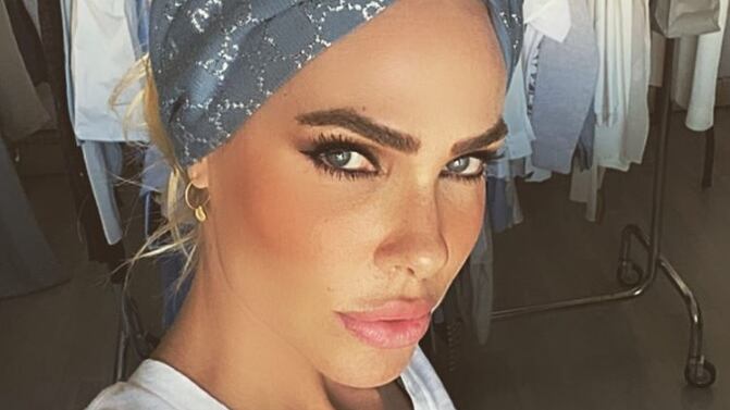 "Sembri Marilyn Manson", "Ti stai plastificando", Ilary Blasi nel mirino del web per il selfie social