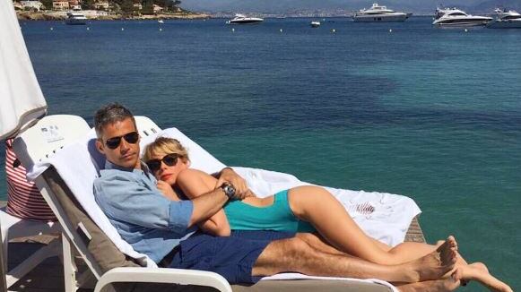 Alessia Marcuzzi in vacanza con la famiglia ad Antibes