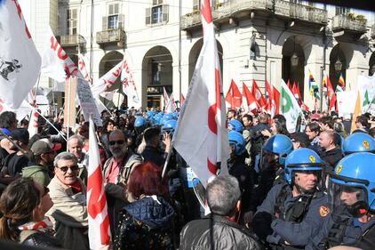Torino, scontri tra polizia e No Tav 5