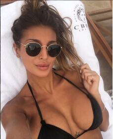 Cristina Buccino sexy senza reggiseno 16
