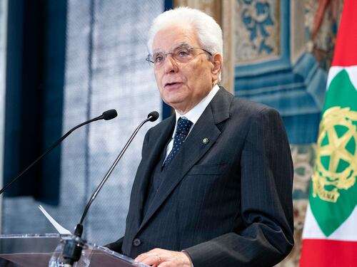Mattarella firma il dl Sicurezza: "Ma sanzioni Ong irragionevoli"