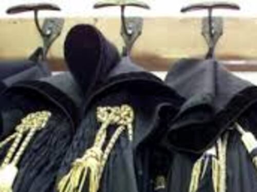 Matera, i genitori divorziano e il giudice dà la casa al figlio minorenne