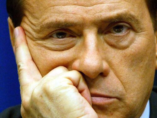 Berlusconi: "Sono innocente, resisterò alla persecuzione"