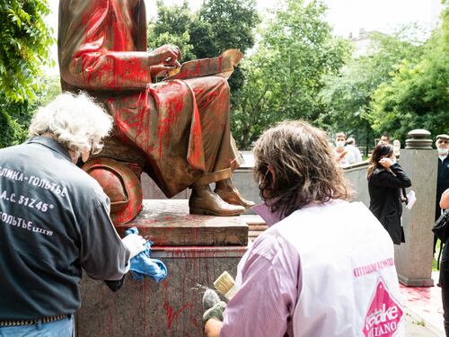 A Milano la processione dell'affetto