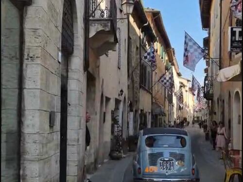 1000 Miglia 2025 – Seconda giornata: la Fiat 600 del 1956 tra i passi dell’Appennino e l’abbraccio di Siena, fino all’arrivo a Roma