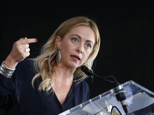 FdI "abbraccia" Bannon: "Una nuova casa politica per conservatori"