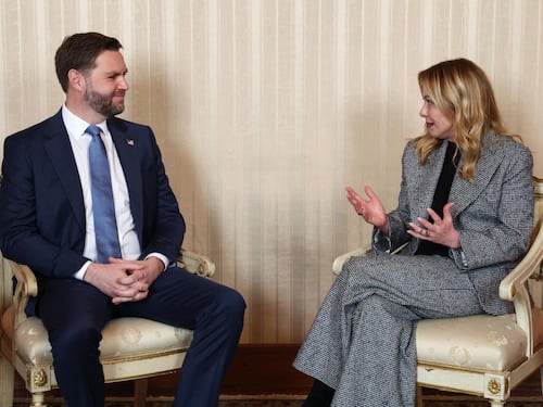 Meloni accoglie JD Vance: "Al lavoro su molti dossier". Tutti i temi sul tavolo