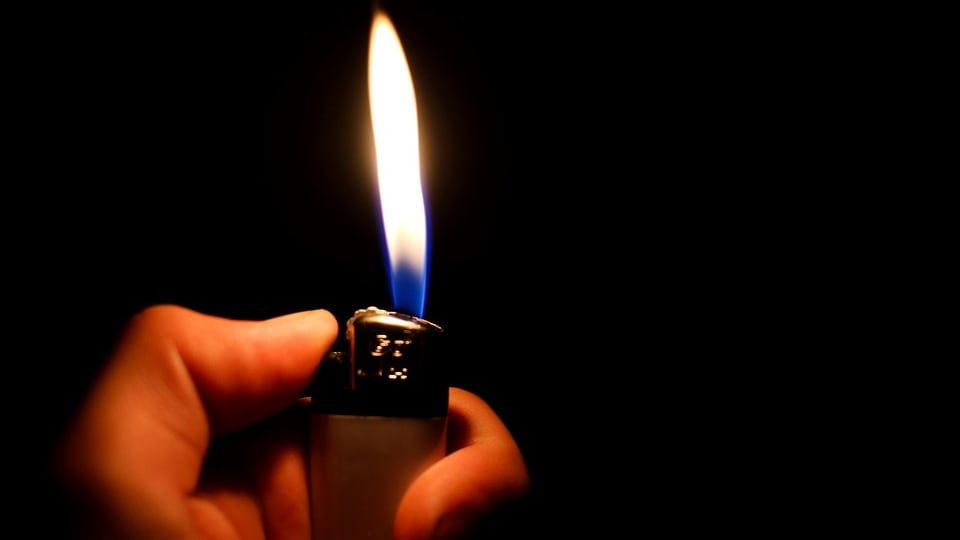 Marigliano, tenta di dar fuoco a mamma e nonna: arrestato un 29enne