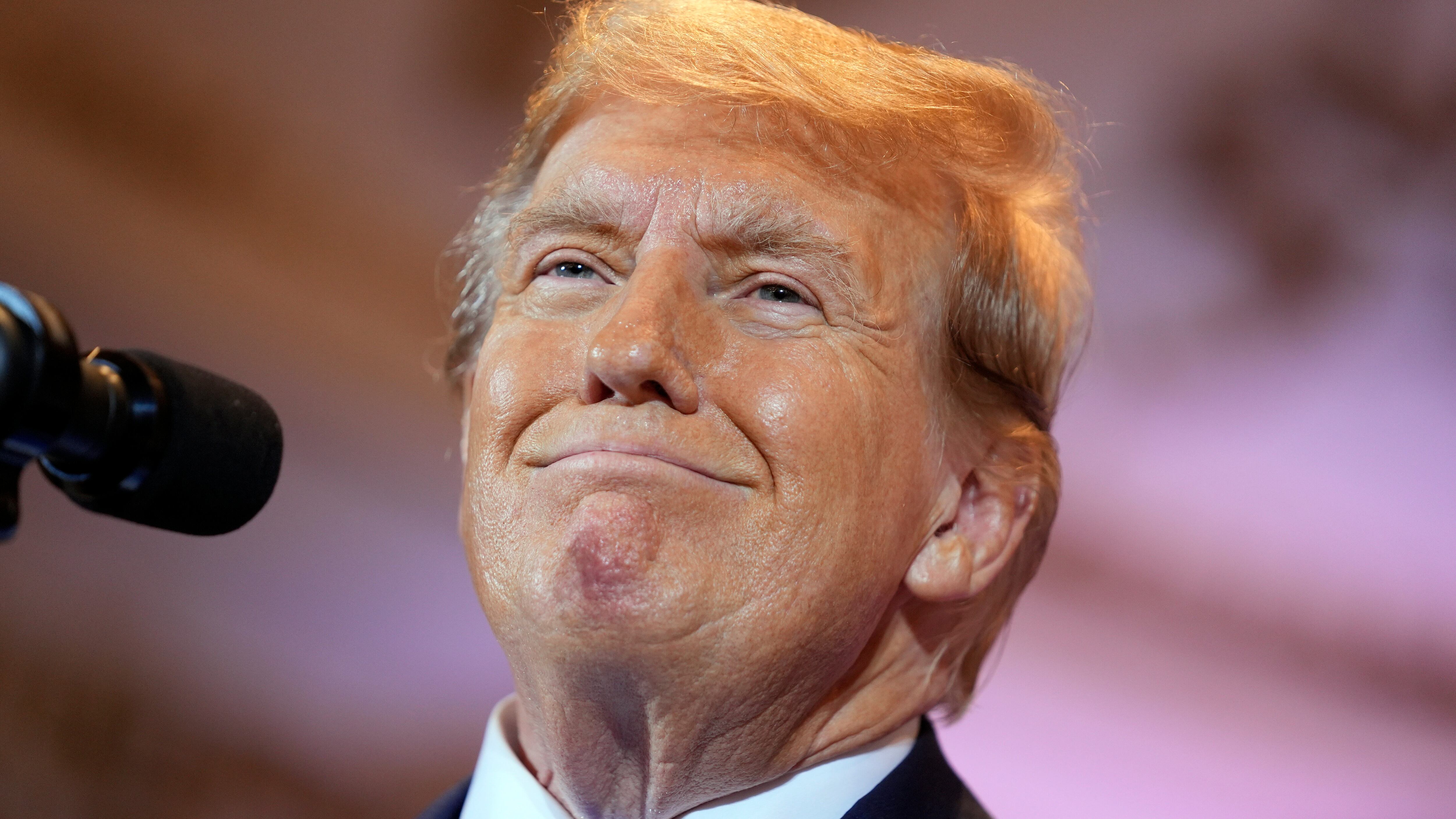 "È il nemico del popolo", Trump attacca Facebook e cambia idea su TikTok