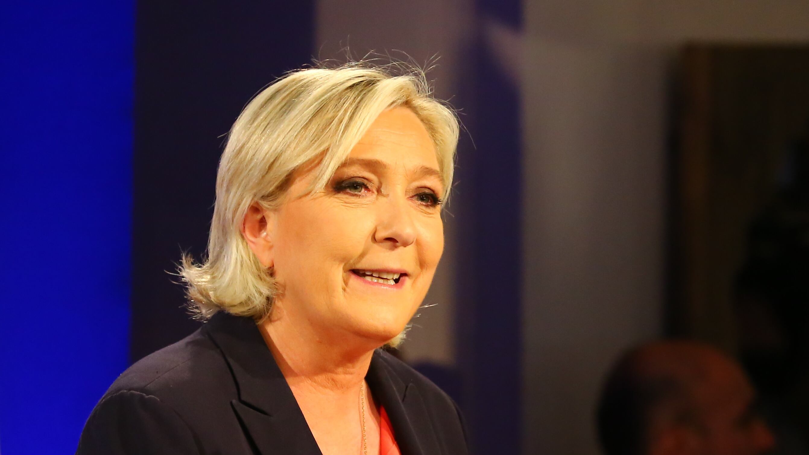 La follia dei magistrati francesi: "Perizia psichiatrica sulla Le Pen"