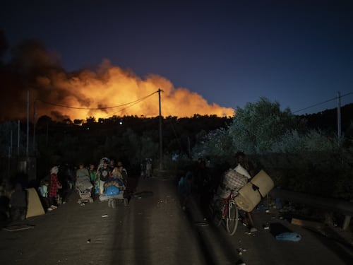 La fuga dall'inferno di Lesbo rischia di arrivare in Europa