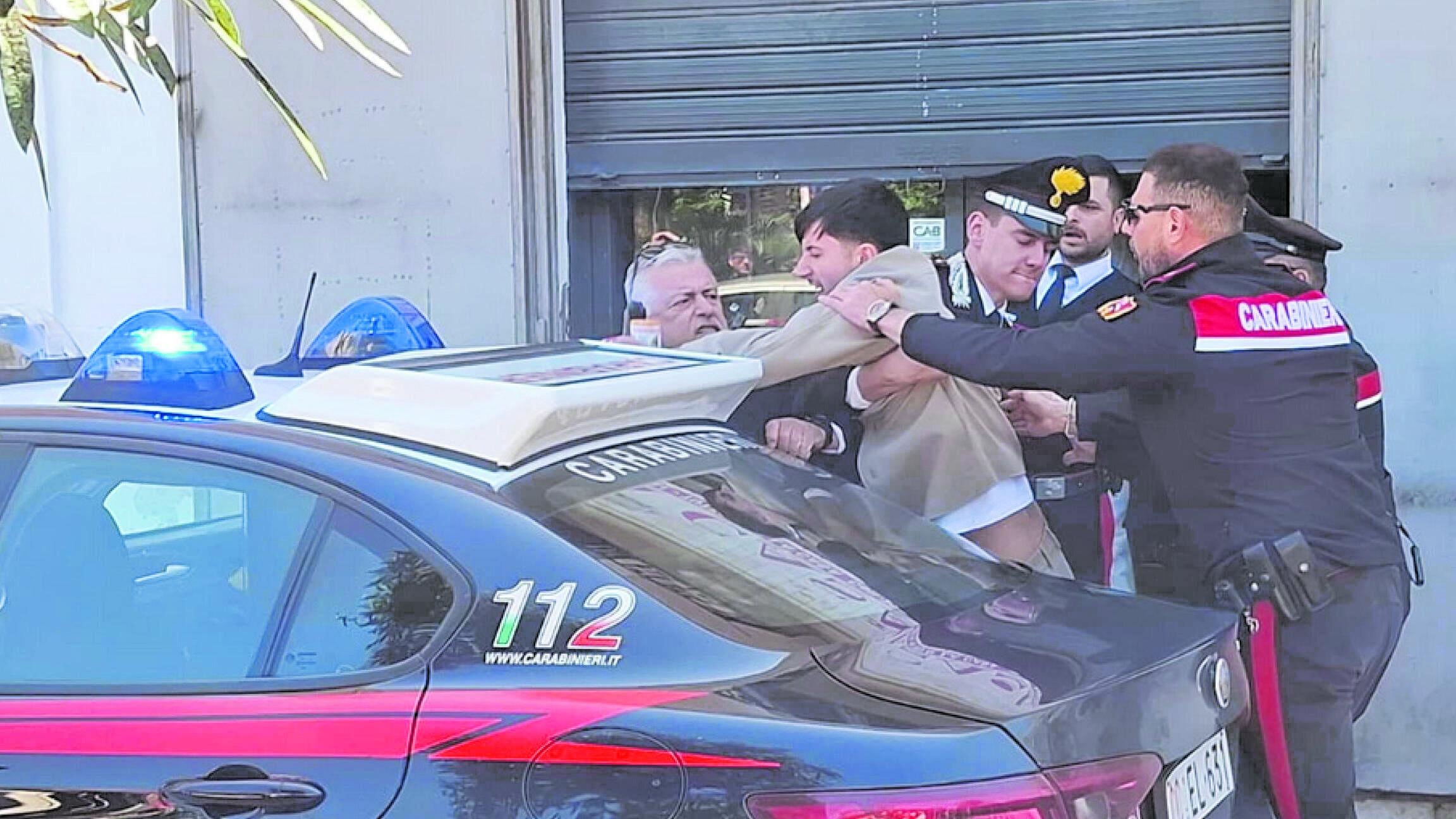 Ucciso per trenta euro dal negoziante cinese. Soffocato con una busta