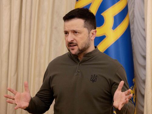 Zelensky: "Sì al negoziato". Putin vuole 4 regioni ucraine