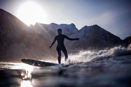 Norvegia, il surf ai confini del circolo polare artico 17